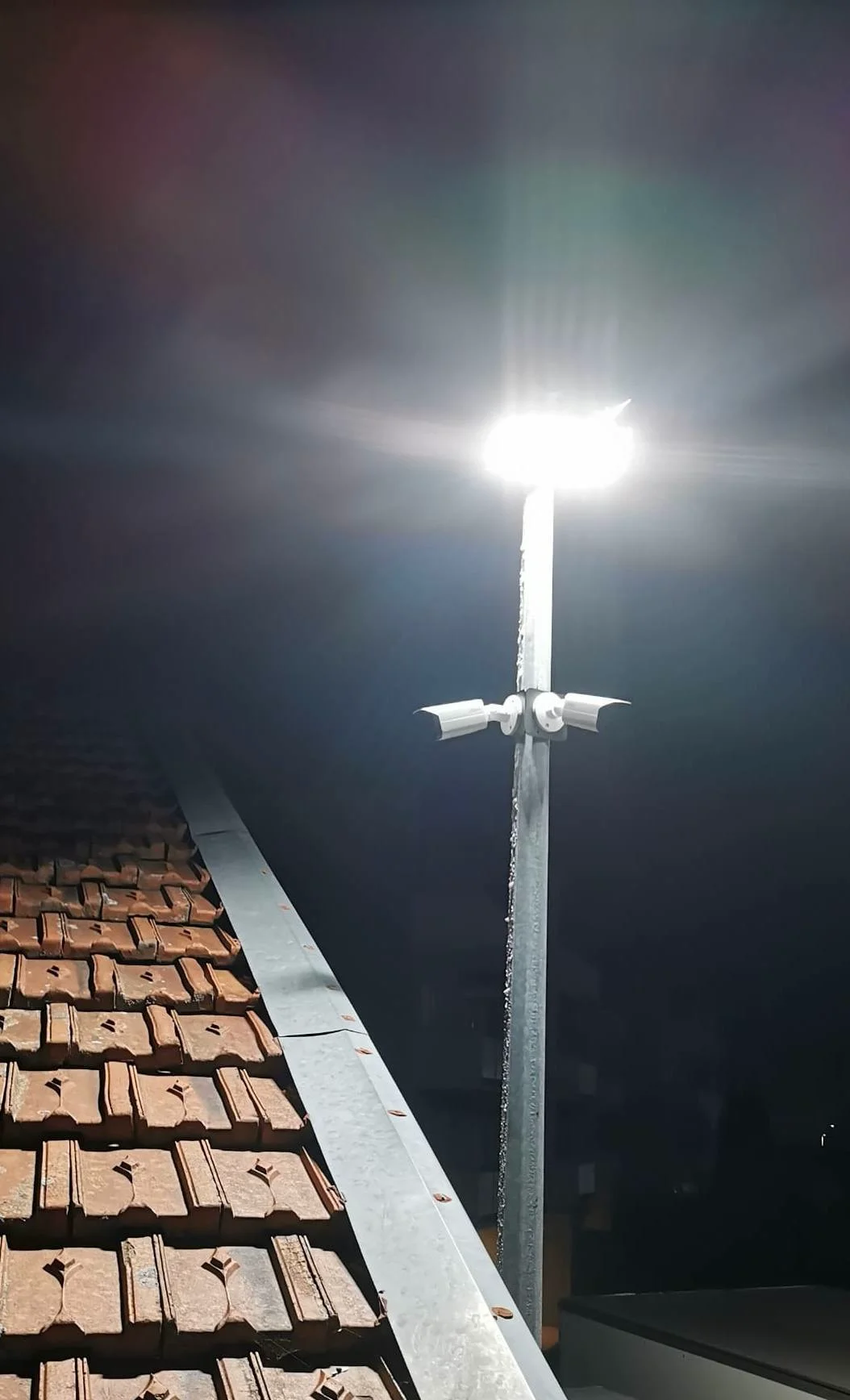 Installation caméra sur mât de nuit - BK PRO TECH Lyon